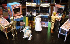 Star Wars cast play on arcade games.jpg