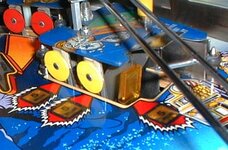 www.pinballzone.com_tech_images_tz_yellowslot2.jpg