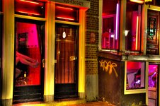 www.outspokenonhealth.com_wp_content_uploads_2012_10_Amsterdam_red_light_district.jpg