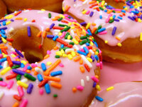 pavlovpinball.com_wp_content_uploads_2015_06_2405052765_862881d275_b_Girl_eating_donut_300x225.jpg